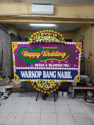Papan Bunga di Kreo Selatan